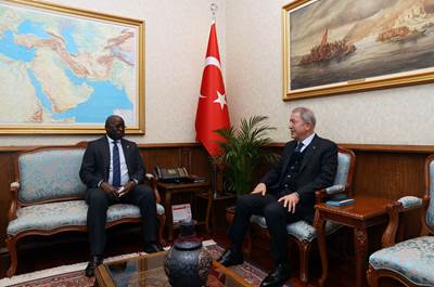 Millî Savunma Bakanı Hulusi Akar, Senegal’in Ankara Büyükelçisi Cheikh Gueye’yi Kabul Etti